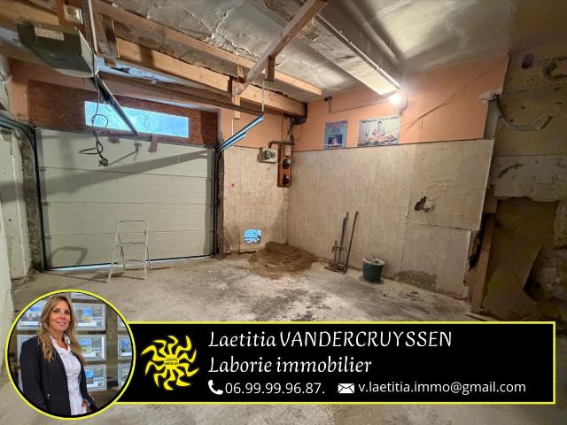 A vendre maison de village d’environ 220 m2 avec garage à rénover Paraza