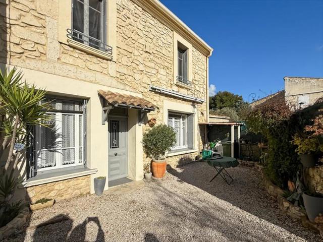 À VENDRE MAISON DE VILLAGE EYRAGUES