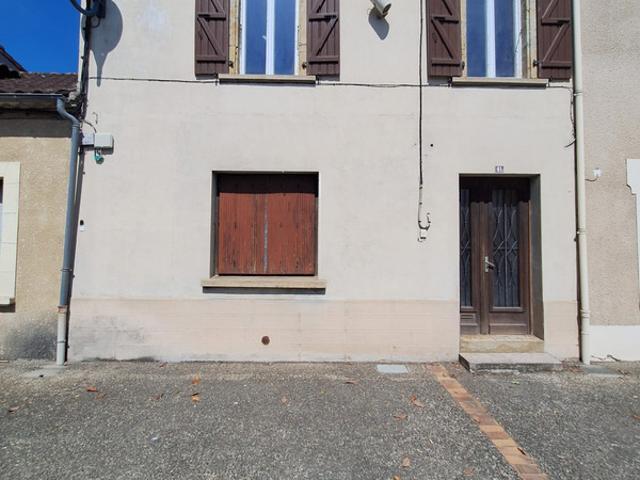 ? À VENDRE – Maison de ville 213 m² avec 4 appartements à finir de rénover – RISCLÉ Gers 32