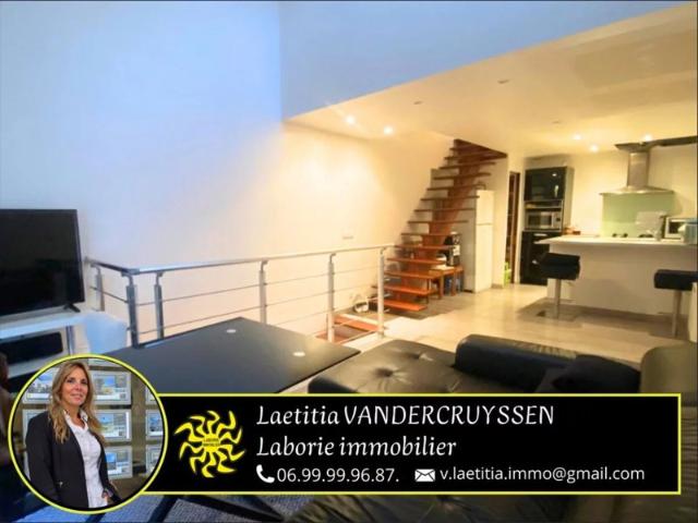 A vendre maison de ville composée de deux appartements T2 av