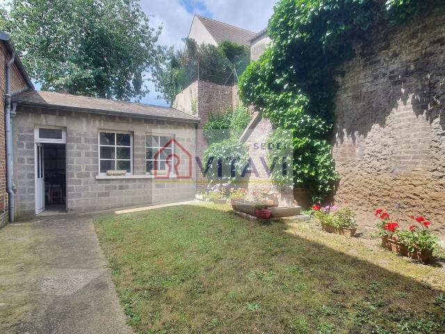 À vendre Maison de ville à Beauvais avec jardin et garage