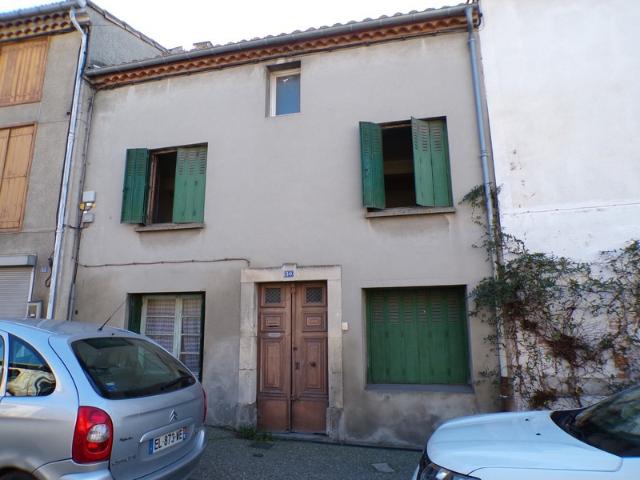 À Vendre: Maison de Ville à Rénover avec Grange et Jardin – Villasavary