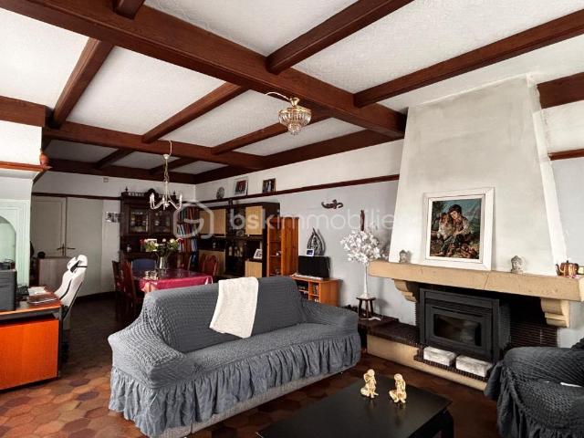 À Vendre: Maison de Ville avec Fort Potentiel – 115m² environ