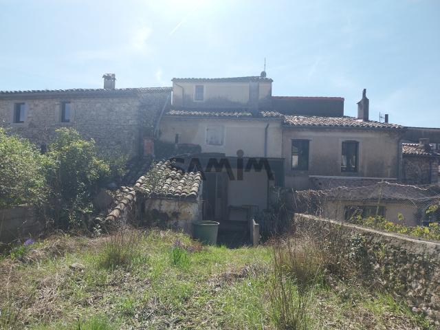 À VENDRE MAISON DE VILLE AVEC JARDIN ST HIPPOLYTE DU FORT