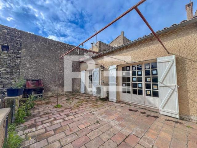 A VENDRE MAISON DE VILLE DE PLUS DE 140 M² AVEC GRAND GARAGE