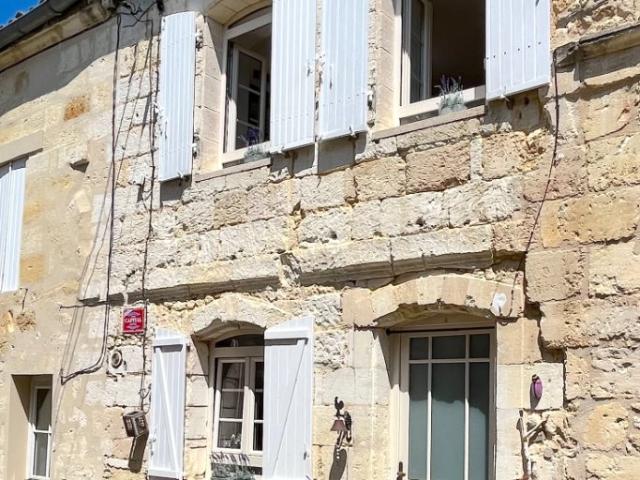 A Vendre Maison De Ville De Type 3 Bourg Sur Gironde 68m² Bourg