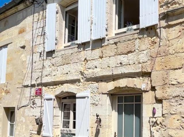 A VENDRE MAISON DE VILLE DE TYPE 3 BOURG SUR GIRONDE