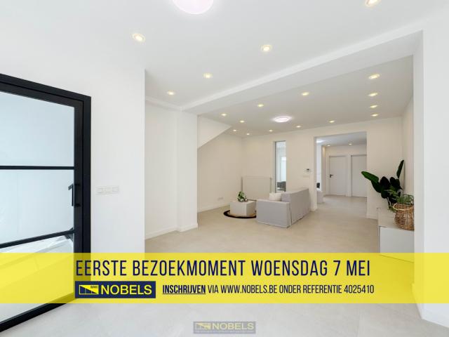 À vendre, maison de ville rénovée, idéalement située à proximité du centre de Zottegem