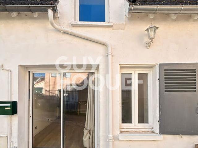 À vendre: Maison de ville triplex de 3 pièces avec entrée indépendante