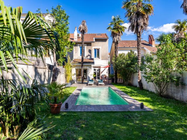 A VENDRE MAISON EN PIERRE ART DECO AVEC JARDIN ET GARAGE PAR
