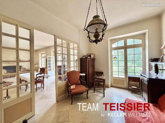 À VENDRE: Maison familiale au calme à Lamanon