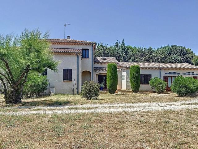 À vendre Maison familiale avec dépendances à Pujaut