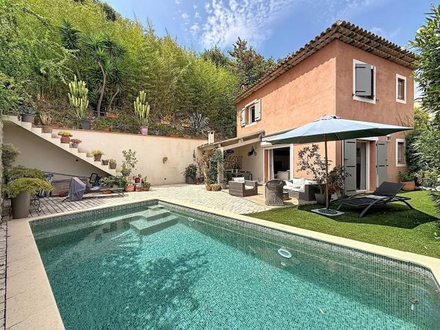 À vendre Maison familiale avec piscine, appartement indépe. 148m² Grasse