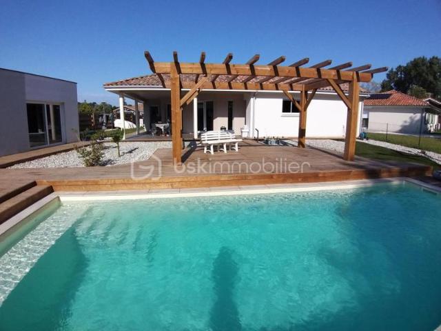 À vendre – Maison familiale avec piscine et dépendances à Castets 40260