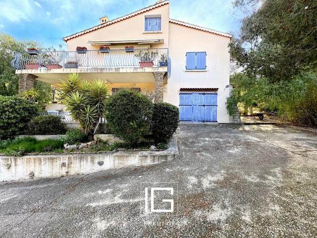 Maison familiale avec vue mer et fort potentiel Bandol