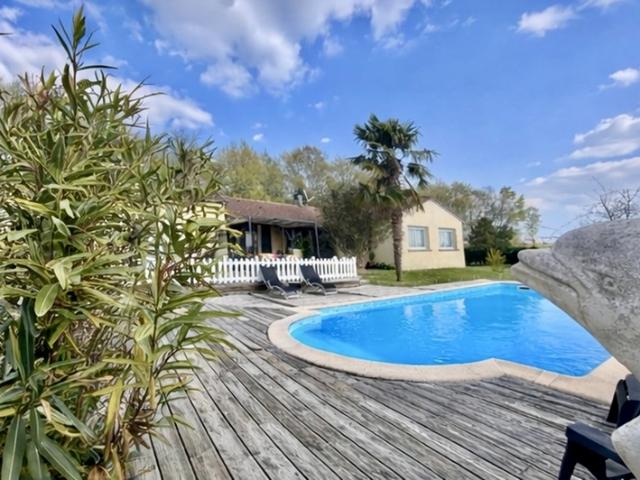 A vendre, maison familiale de plain pied de 181 m² a Mensignac 24350
