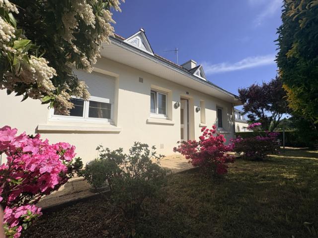 À vendre: Maison familiale des années 70 avec vie de plain