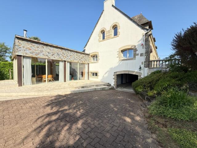 À vendre – Maison familiale lumineuse de 245 m² sur terrain clos de 1000 m², dans quartier résidentiel prisé de PONTIVY