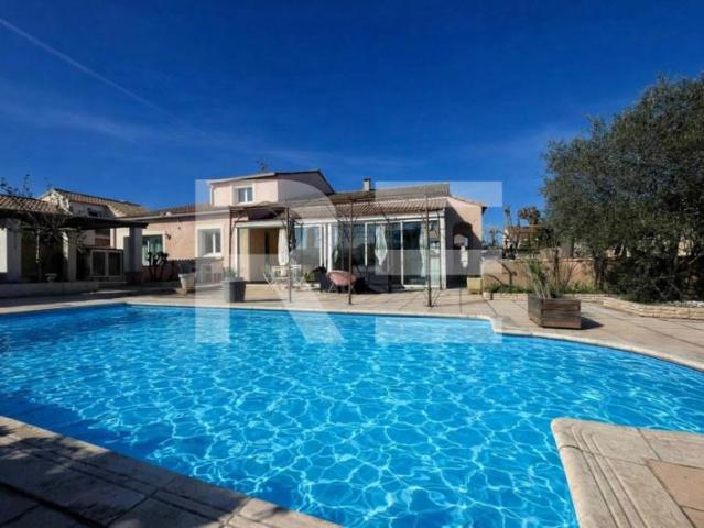 À VENDRE – Maison familiale rénovée avec piscine – Garons