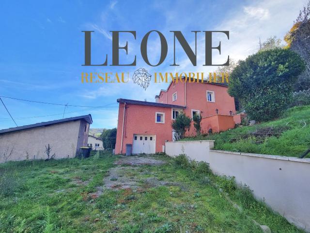 À vendre Maison familiale 155 m2 avec superbe vue, et terrain boisé de 4000 m2 à Rive de Gier