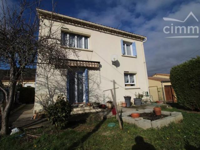 A vendre maison individuelle rénovée avec jardin et terrasse