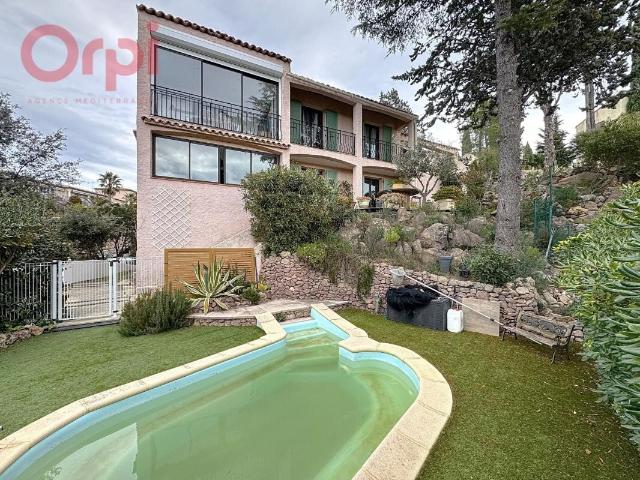 A VENDRE Maison individuelle 8 pièces 146 m2 avec piscine