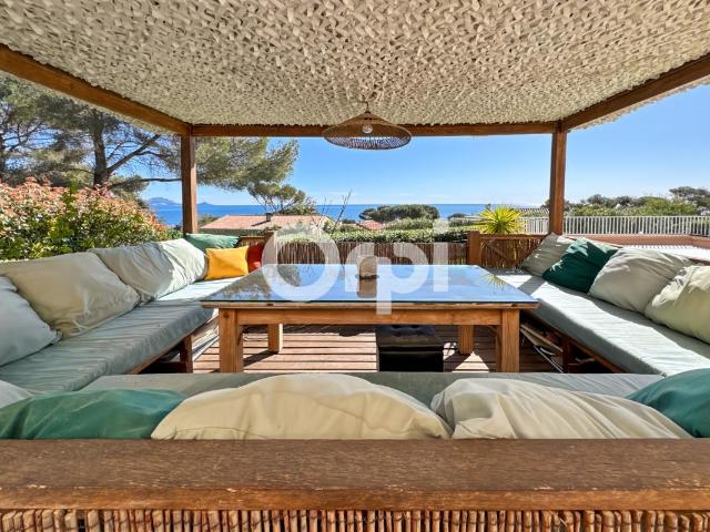 À vendre Maison Les Issambres Proximité plage Parc et piscine Vue mer