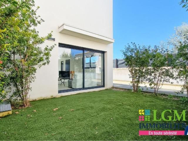 A vendre, Maison lumineuse, contemporaine, trois chambres, parki