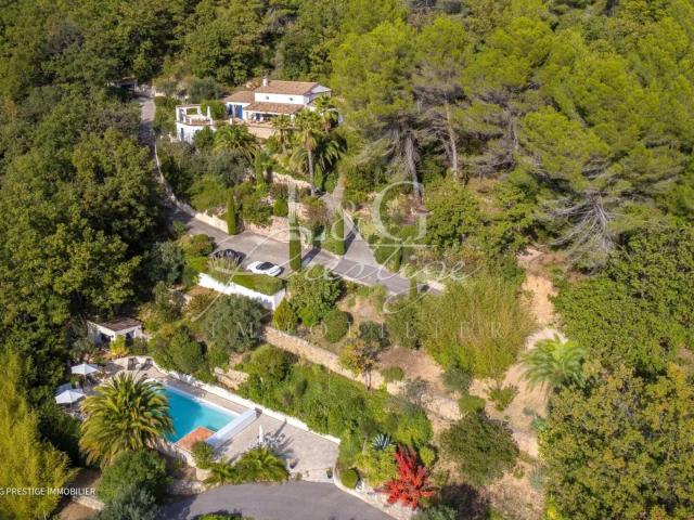 À Vendre Maison Montauroux avec Piscine, 6 Pièces, 185m²