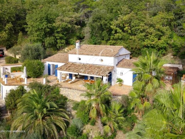 À Vendre Maison Montauroux avec Piscine, 6 Pièces, 185m²