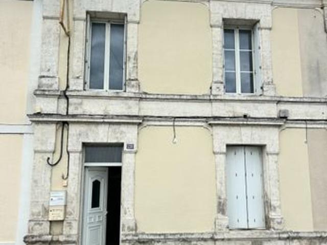 À vendre – Maison mitoyenne en pierre de 164 m² – Idéal Investissement –Saint Yrieix Sur Charente
