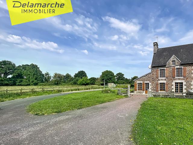 A vendre maison mitoyenne 5 pièces 2 chambres avec ses dépendances