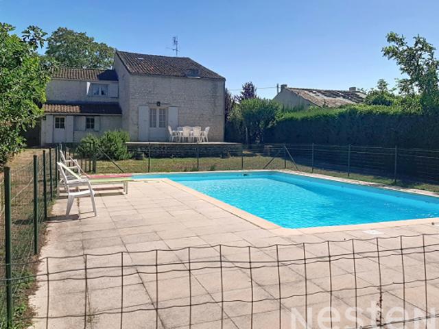 A vendre, maison Saint Romain De Benet, en pierre, 200m², 6 chambres, piscine, terrain environ 1500 m²