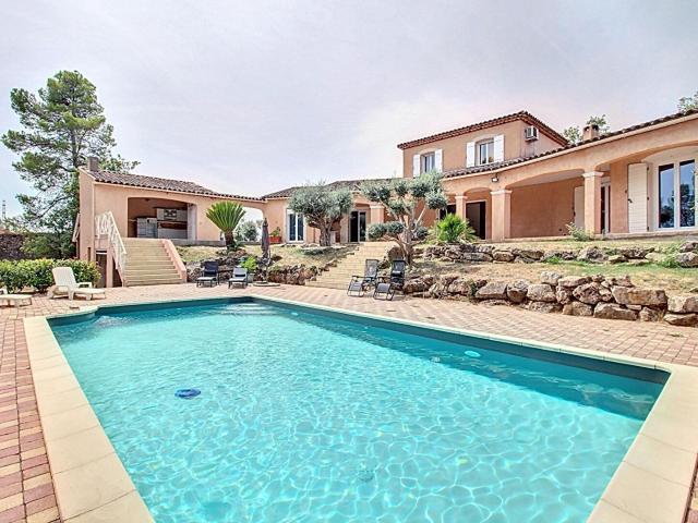A Vendre Maison spacieuse avec Piscine et terrain clos et ar. 180m² Draguignan