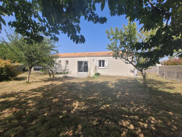 À vendre Maison sur la commune de Charron, à proximité de La Rochelle, du Marais Poitevin et du Sud Vendée