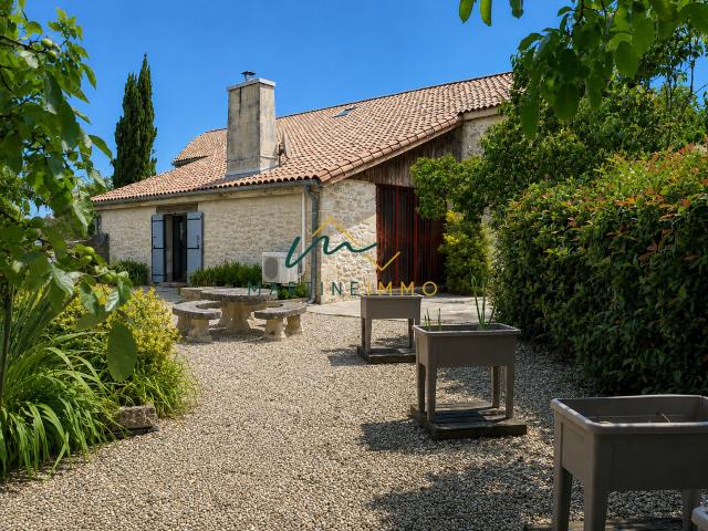 A VENDRE MAISON PIERRE 400M2 AVEC PISCINE