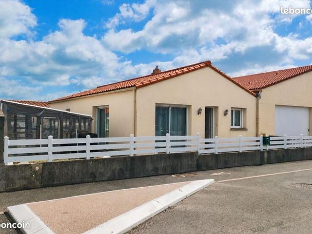 A vendre maison plain pied garage xxl attenant jardin cloture bourg axe montaigu cholet clisson