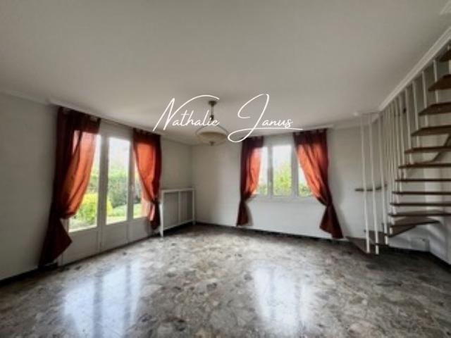À VENDRE Maison pleine de charme avec fort potentiel d'évolution située à Chilly Mazarin