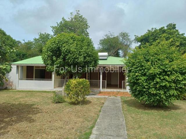A VENDRE: MAISON T4 A SAINT FRANCOIS 97118
