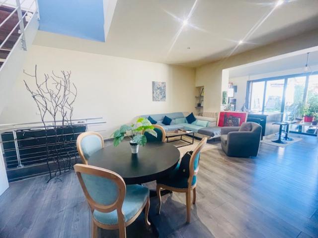 A vendre Maison T4 Echoppe Bordelaise A Bordeaux Proche Boulevard Avec Un Jardin Au Calme Absolu