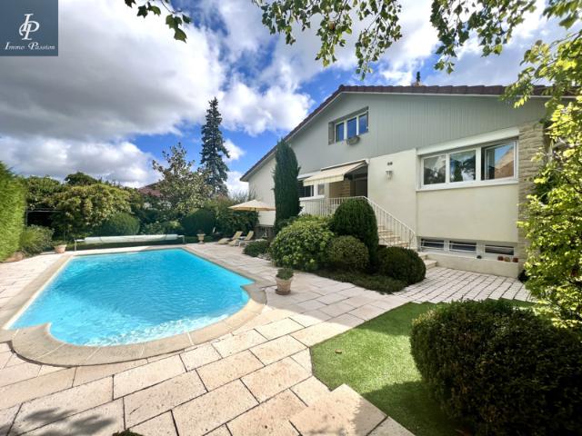 A VENDRE A BEAUNE PROCHE CENTRE VILLE MAISON DE 200M2