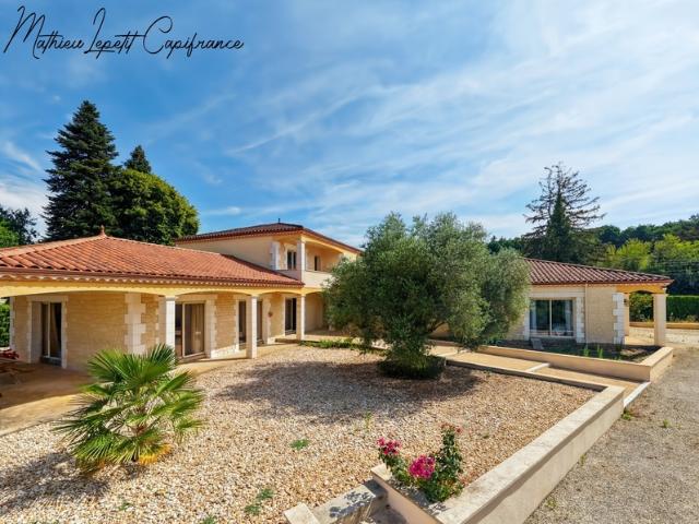À vendre Maison T9 familiale contemporaine de 313 m² – Construction traditionnelle de 2011 – 7 chambres – Terrain clos de 2 874 m² SAINT PIERRE DE COLE 24