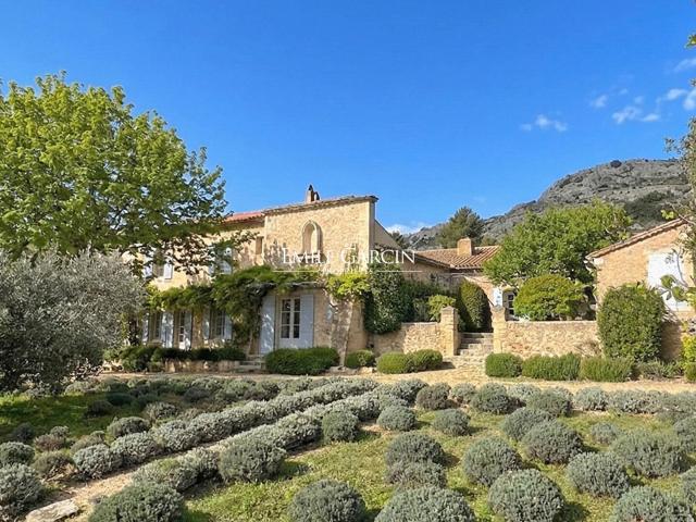 A vendre Mas ancien historique Le Paradou 0m² Paradou