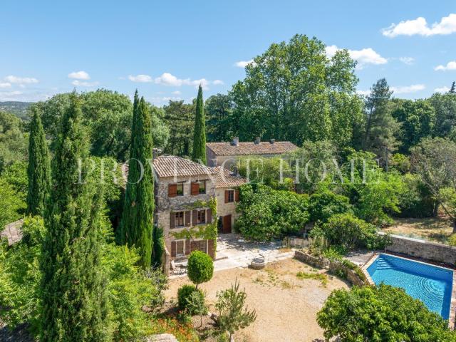 A Vendre Mas De Caractère Avec Dépendances Et Vue Panoramiqu. 234m² Oppède