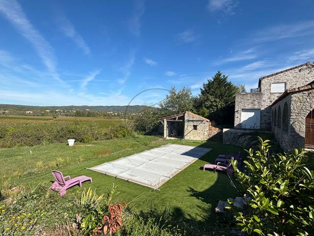 A vendre Mas de caractère en partie en pierre avec vue panoramique Saint André de Cruzières