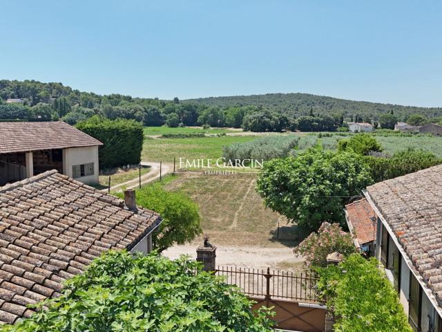 A vendre, Mas en pierre à rénover avec dépendances sur 2 hec. 400m² Taillades