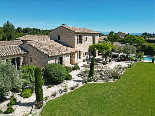 A vendre Mas en pierre sur les hauteurs de Saint Rémy De. 325m² Saint Rémy de Provence