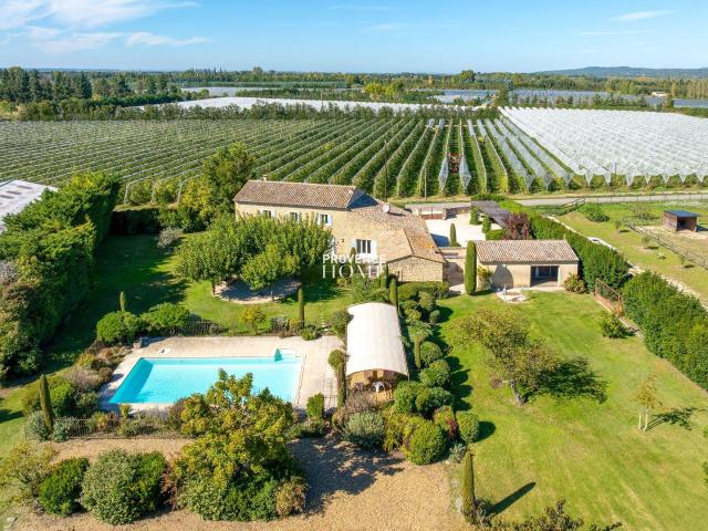 À Vendre Mas En Pierres Apparentes Du XIXè Avec Piscine Et I. 222m² Lagnes