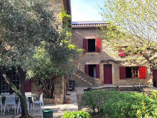 A vendre Mas rénové 5 chambres avec gîte 4 pers et piscine s. 306m² Saint Paulet de Caisson