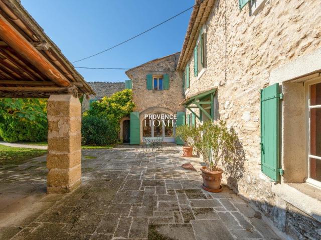 A Vendre Mas De Caractère Proche De Robion Luberon Provence 270m² Robion